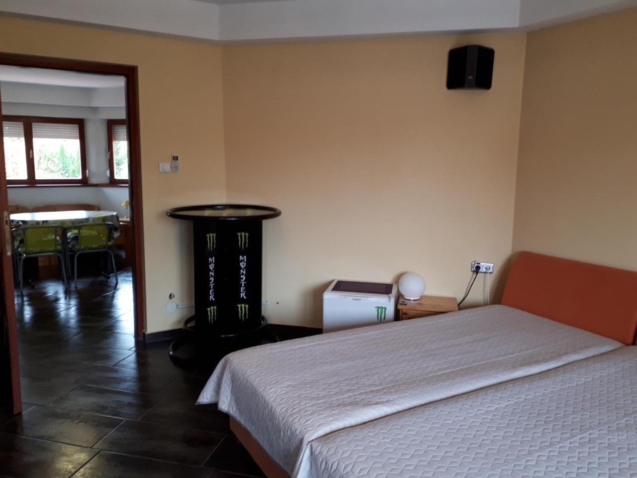 Kertvarosi Apartman Tiszaujvaros Exterior photo